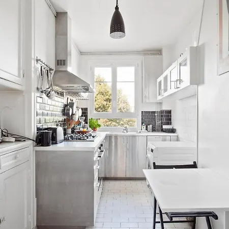 Charming 2br Apt In By Guestready *
